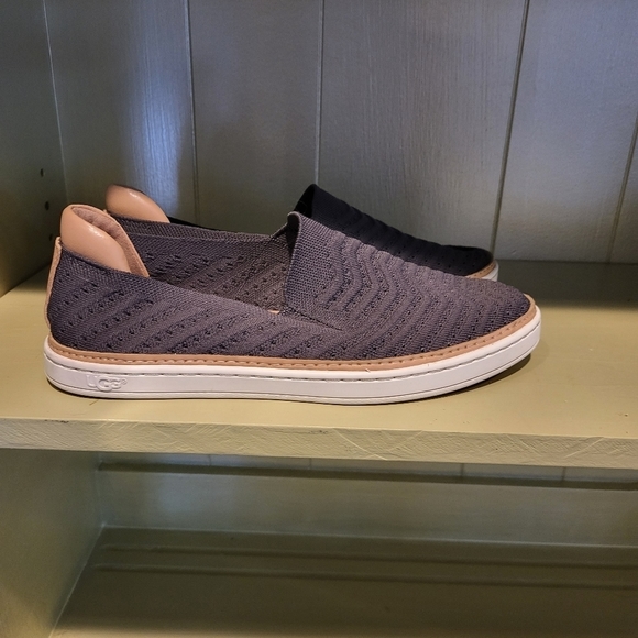 UGG slip on gray shoes size 7 1/2 - Picture 8 of 8